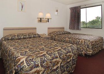 Days Inn & Suites By Wyndham Indianapolis Airport East Exteriér fotografie