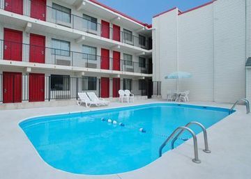 Days Inn & Suites By Wyndham Indianapolis Airport East Exteriér fotografie